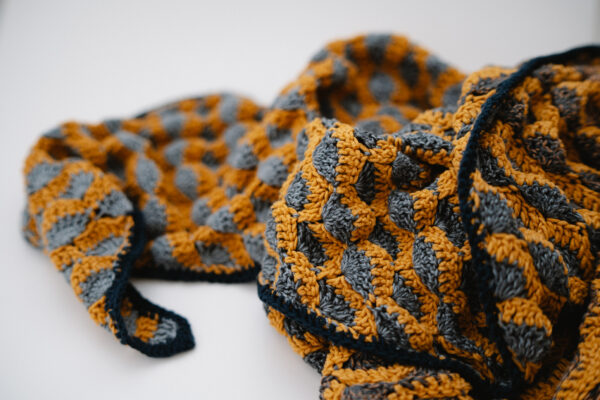 Háčkovaný bavlněný šátek