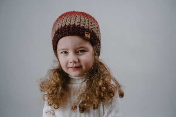 Dívčí háčkovaná čepice