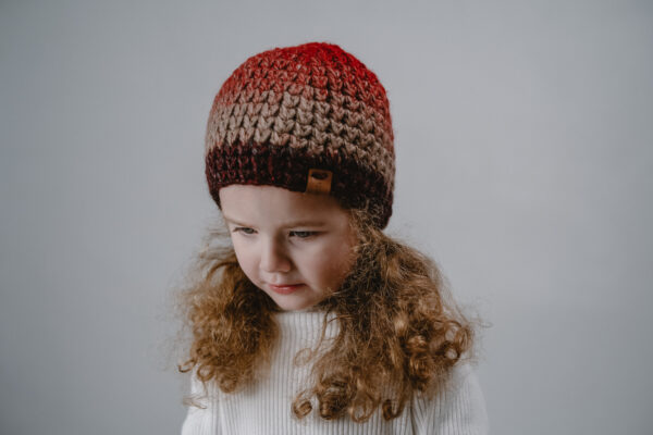 Dívčí háčkovaná čepice