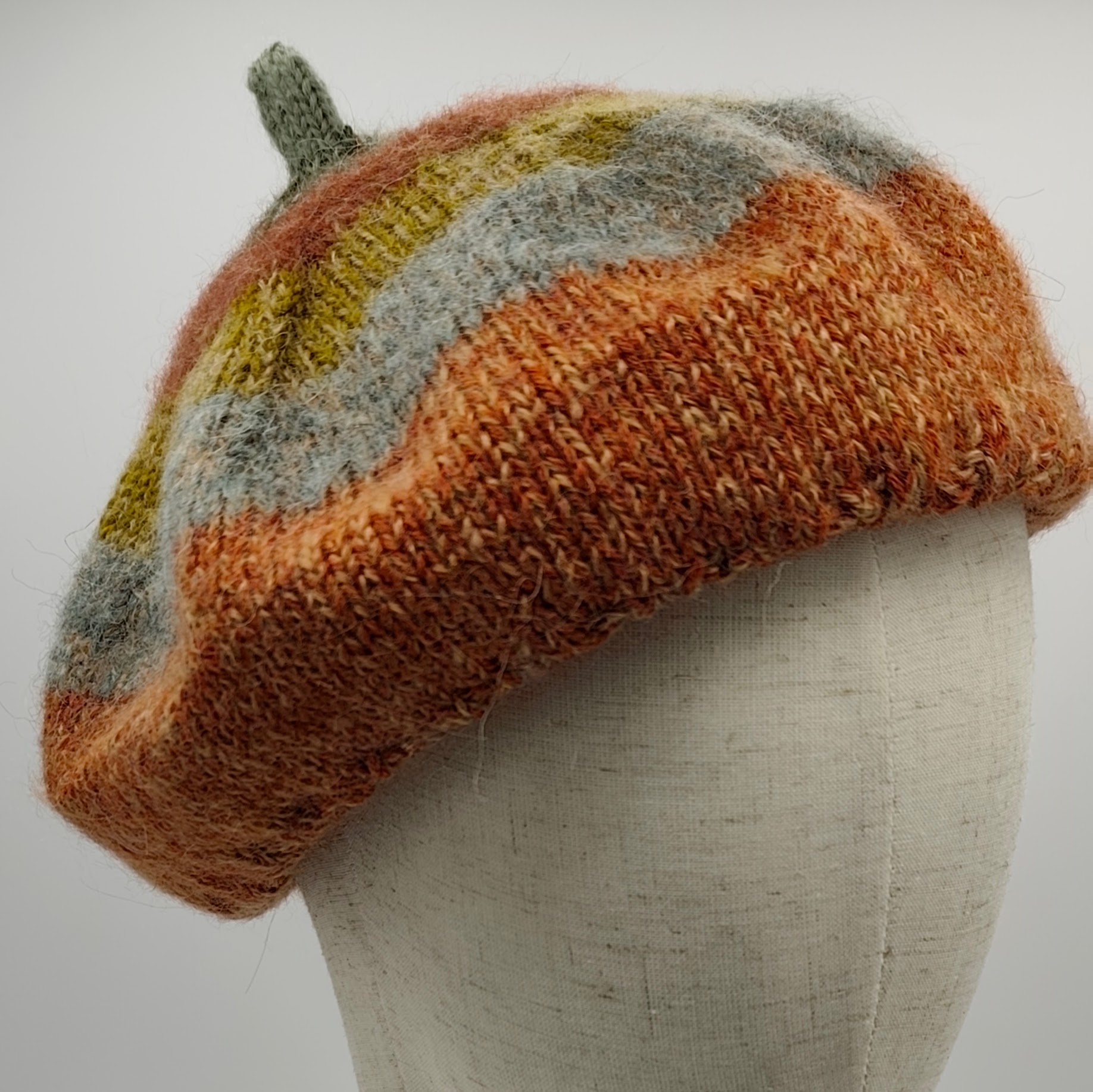 Vlněný baret pruhovaný 1 Vlněný baret pruhovaný