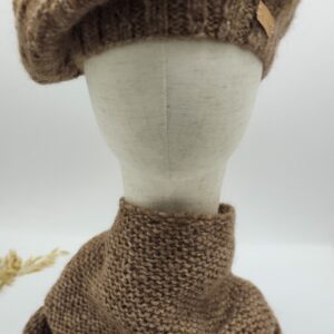 Vlněný baret se šátkem barva žalud